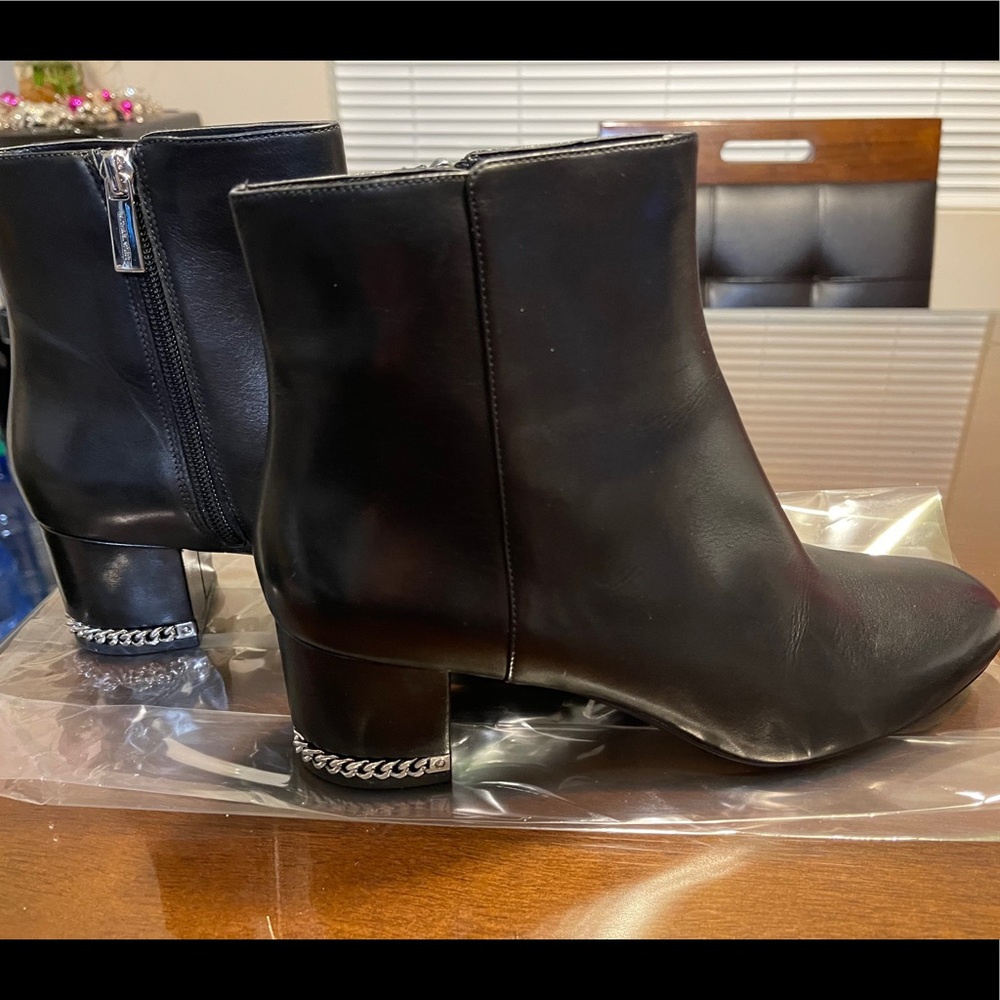 Micheal Kors leather Booties